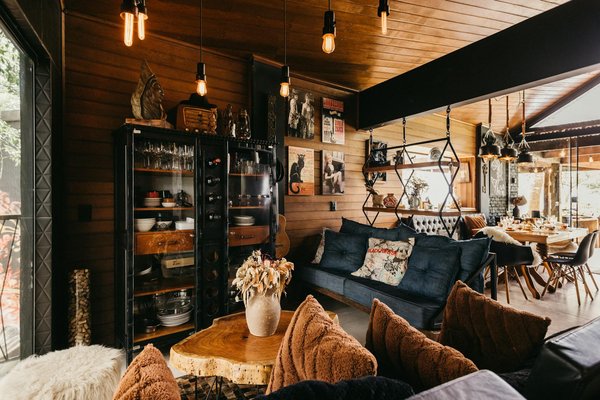 Unveil the perfect uk cruise: explore majestic victorian mansions on exclusive guided tours